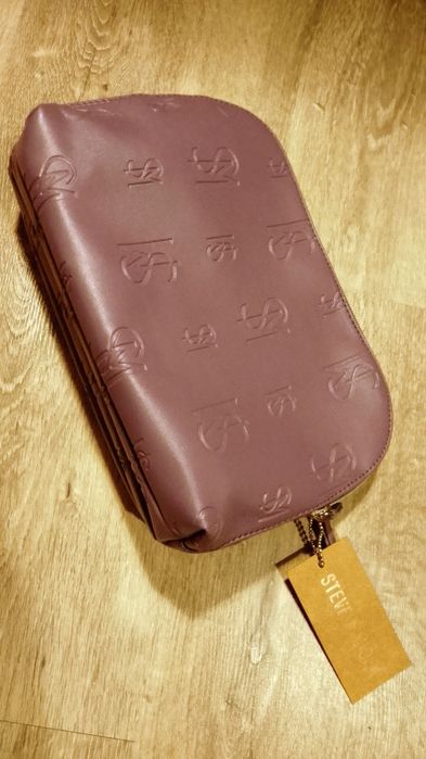 NOWA fioletowa kosmetyczka Steve Madden