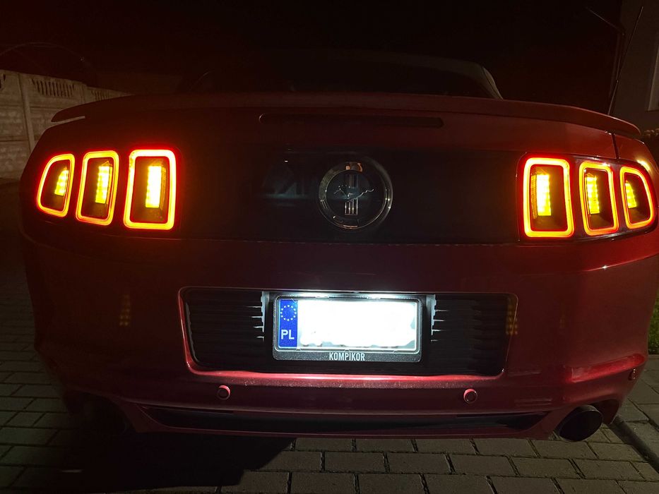 NOWE lampy LED komplet 2 szt, do Mustanga V gen. 2010–2014 (USA → EU)