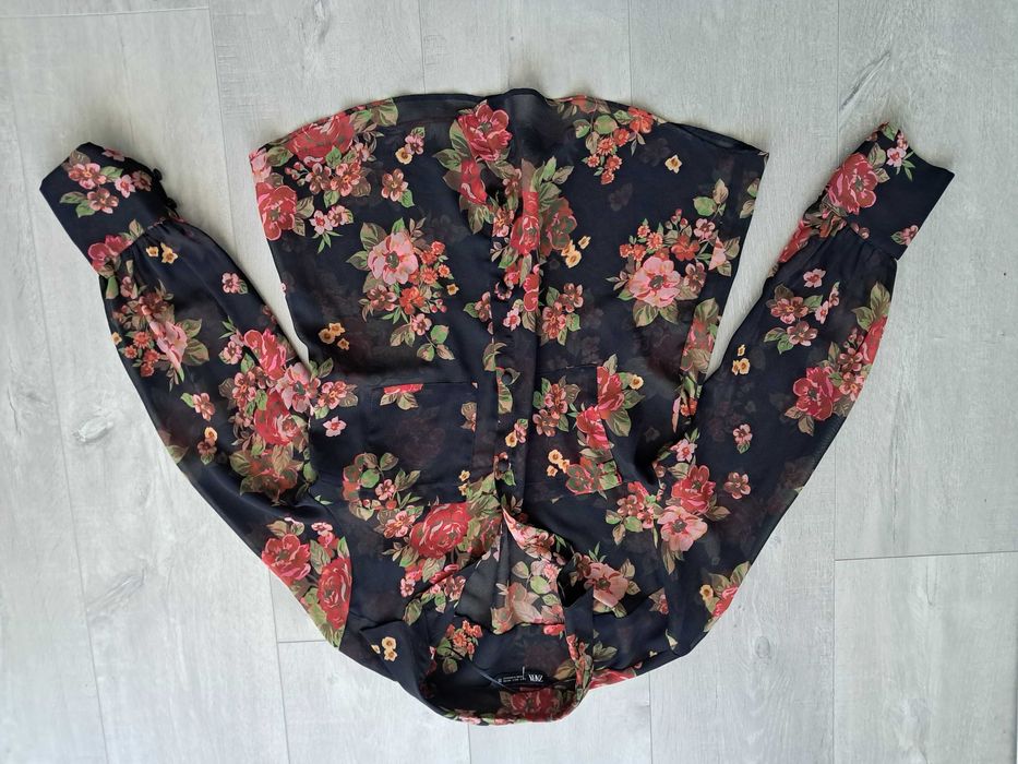 Zara czarna koszula w kwiaty mgielka 36 S
