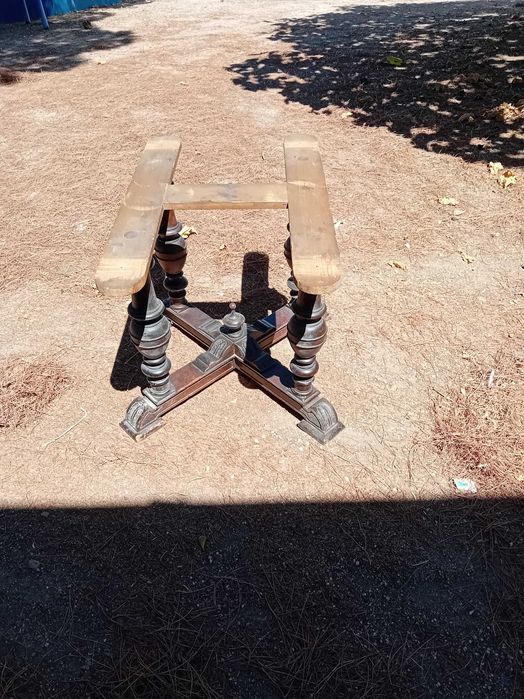 Mesa de casa de jantar muito antiga