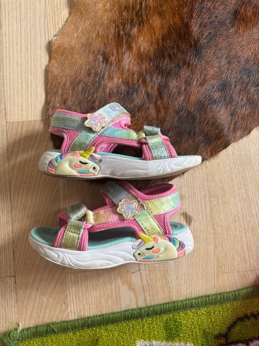 Продам босоніжки дитячі Skechers