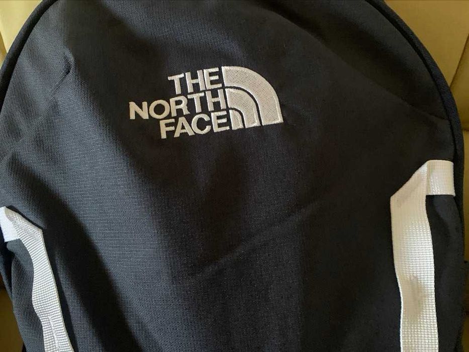 The North Face "Vault" azul escuro muito conforto, para viagens, estudos e caminhadas,  nove