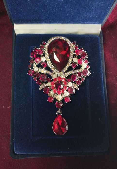 Дворцовая брошка "Анжелика"- символ Успеха, США