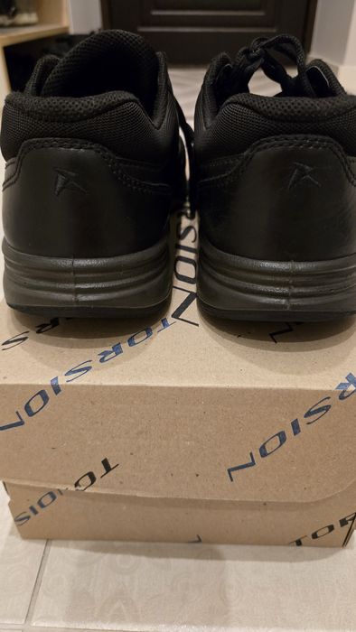 Продам чоловічі туфлі Ecco