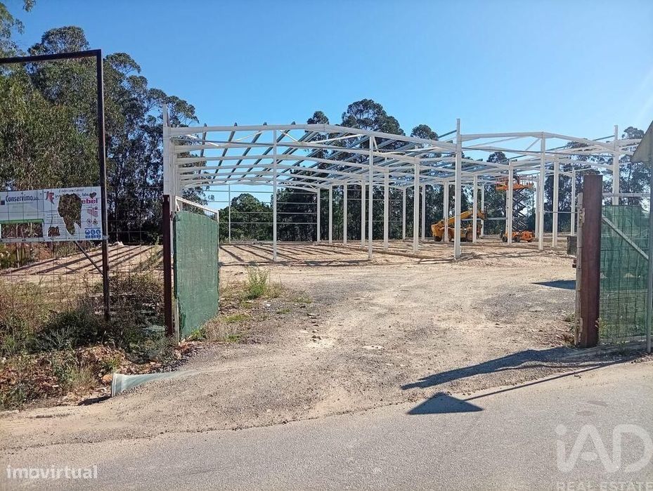Prédio em Cristelo de 300 m2