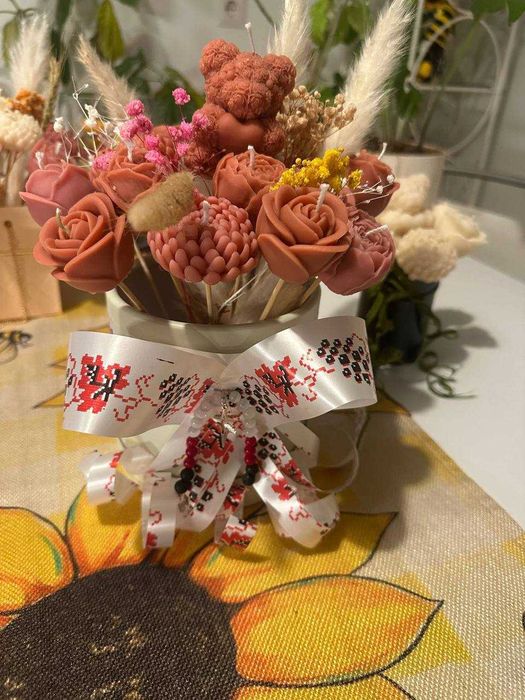 Свічкові букети ручної роботи – ідеальний подарунок на 14 лютого