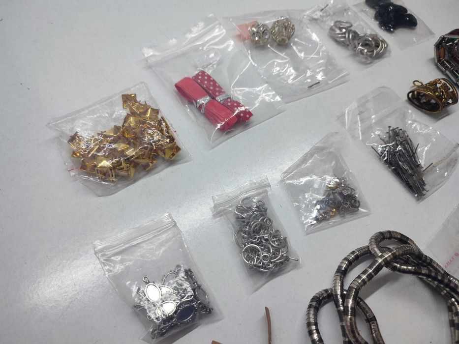 Acessórios, Pulseiras, Colares e Bijuteria Diversa
