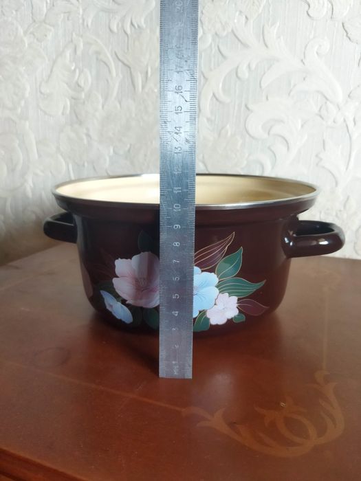 ємальована кастрюля