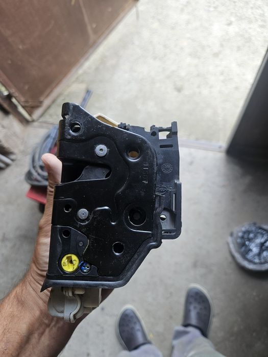 Замок дверей ауді q7 4l