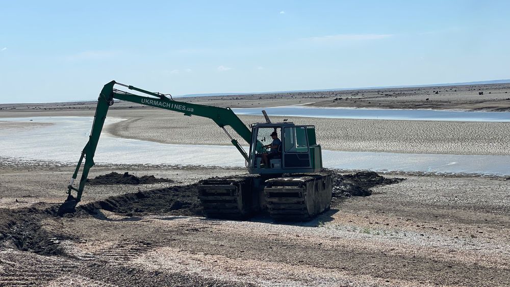 Очистка водоемов.Плавающий экскаватор.Зимовальные ямы для рыбы