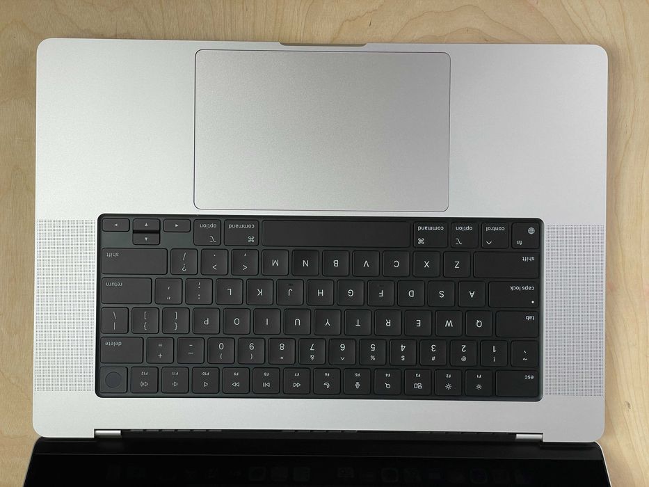 2021 MacBook Pro A2485 16" M1 PRO 16GB 1000GB