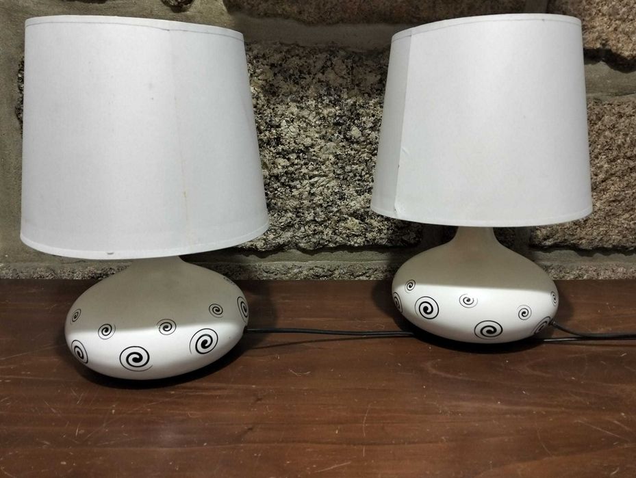 Candeeiros de pousar brancos