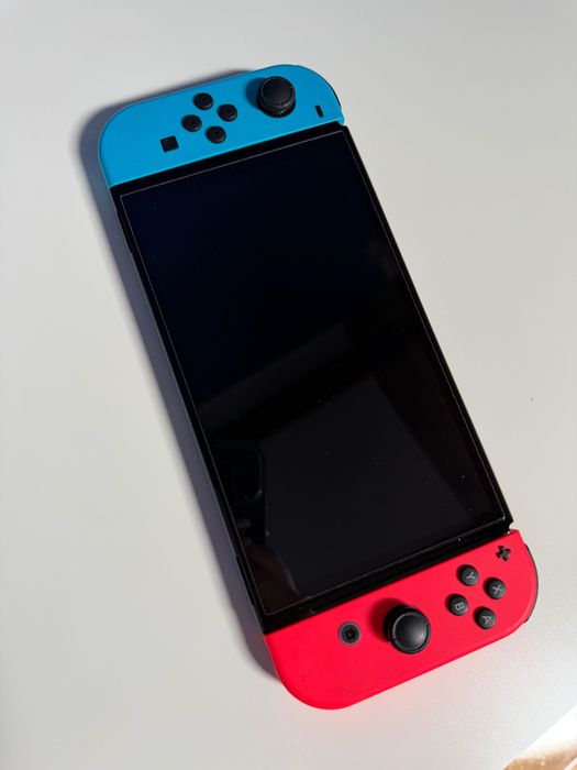 Nintendo Switch Oled + pokrowiec