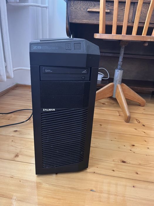 Sprzedam komputer z monitorem niska cena.