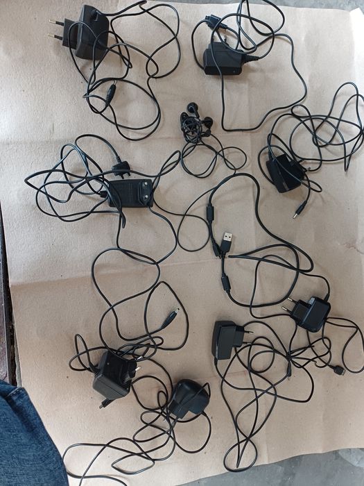 Telefony komórkowe i ładowarki