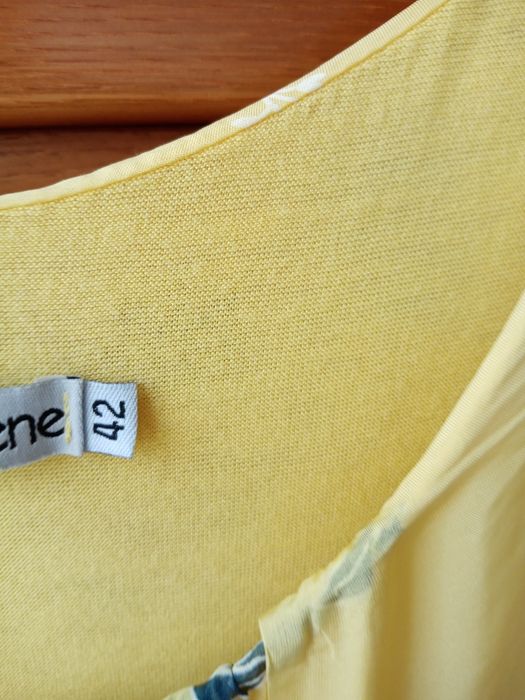 Blusa amarela como nova