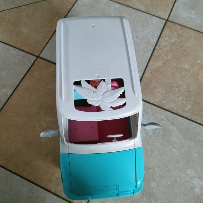 Kamper Barbie i piesków