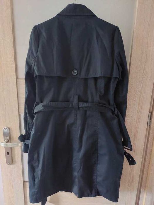 Reservwd czarny trencz roz. 38