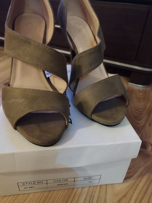 Buty na lato odkryte palce roz 37 na obcasie