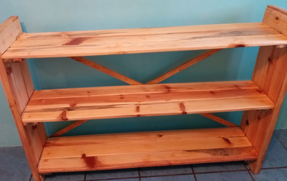 Regał z litego drewna