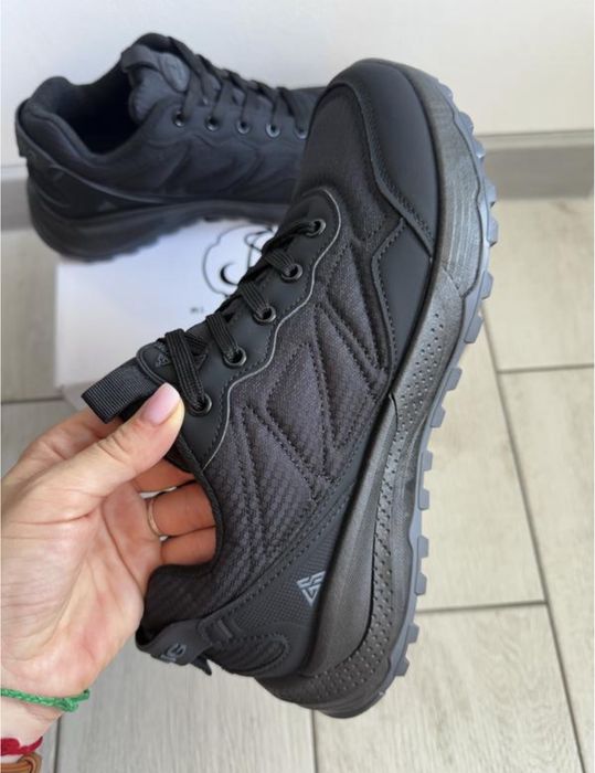 Чоловічі утеплені флісом кросівки