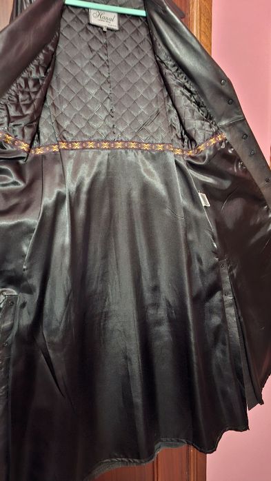 Gabardine de mulher em pele