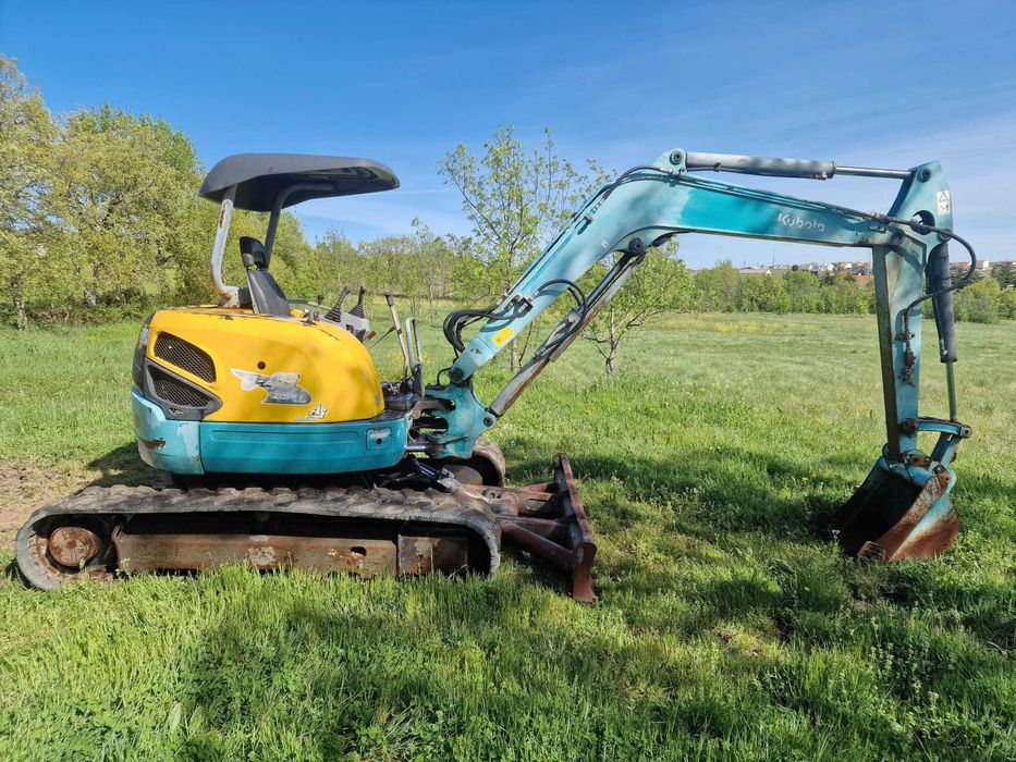 Giratória / Escavadora Kubota U-40 - 4 Toneladas