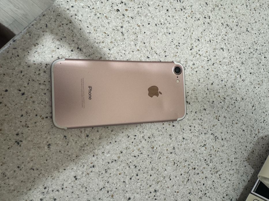 Продам Iphone 7