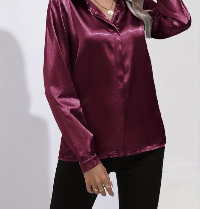 Blusa de cetim bordou