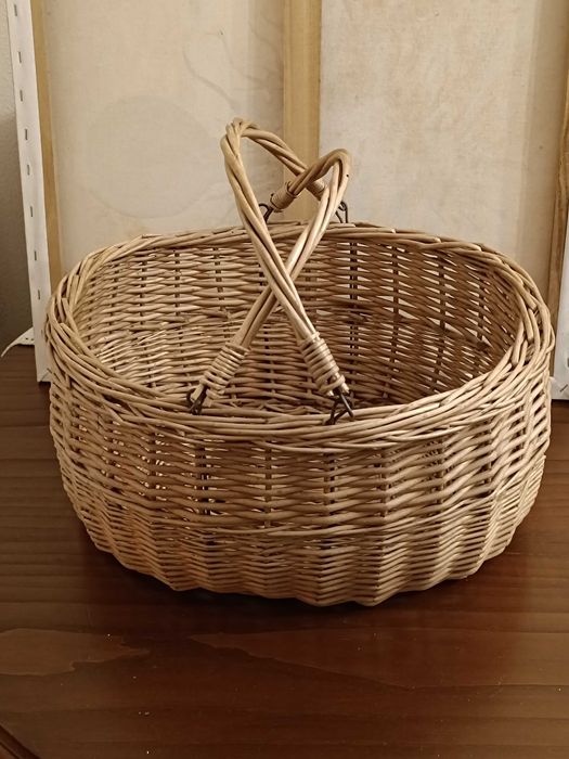 Cesto de palha antigo