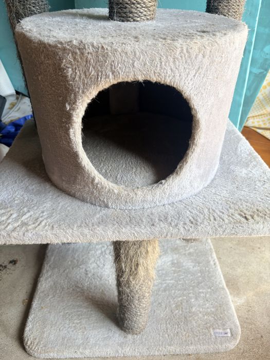 Arranhador/arvore grande para gatos