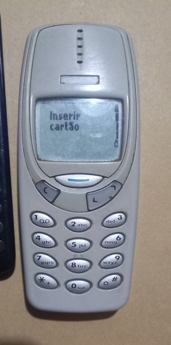 4 Telemóveis Nokia a funcionar.