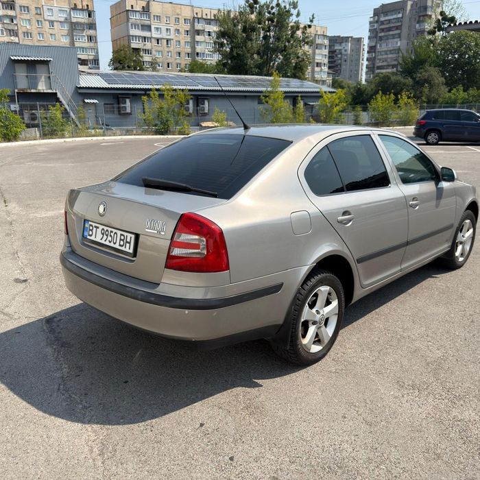 Школа Октавія 2,0 бензин 2008 року