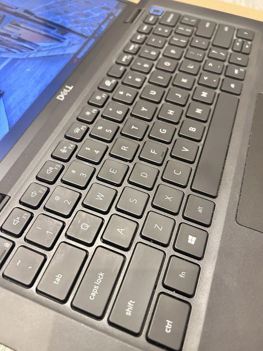 Laptop Dell Latitude 7420 i5-1135G7 16GB RAM SSD 13"