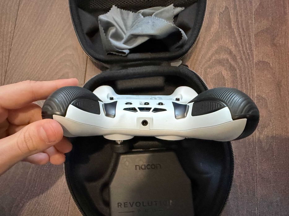 Pad Nacon Revolution 5 Pro (PS5 / PS4 / PC) - Profesjonalny kontroler