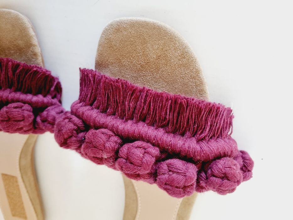 Chinelos bordô macrame