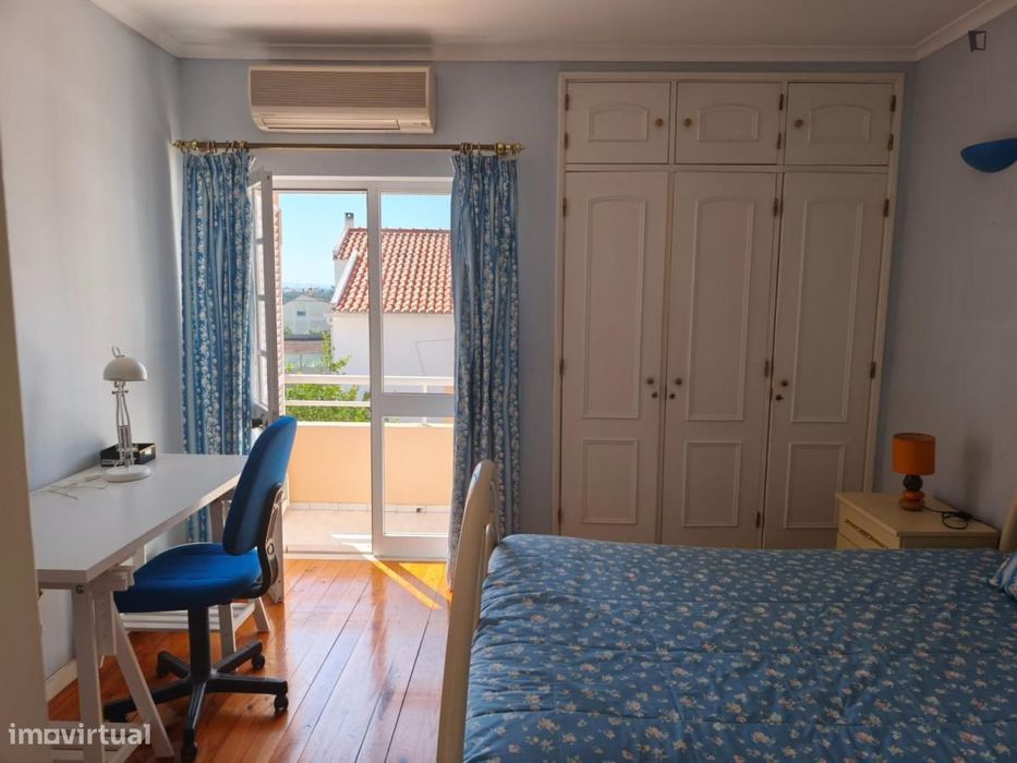 Quarto - localizado em Setubal