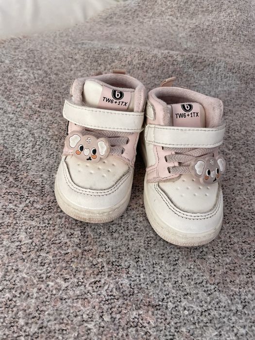 Дитяче взуття  ботинки 18р