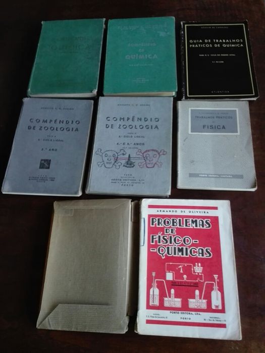 Livros escolares antigos
