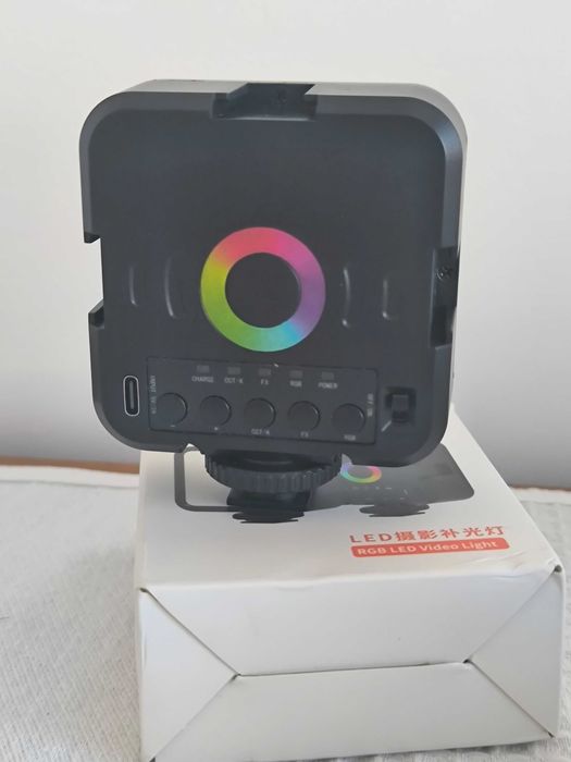 Luz LED Portátil RGB para Vídeo e Fotografia (Como Nova / Com Caixa)