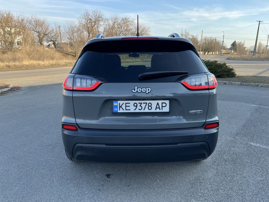 Jeep Cherokee 2019г Не бит Не фарбован Restaling