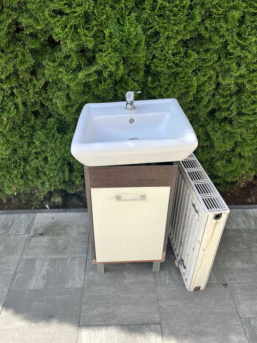 Umywalka z bareria i szafka