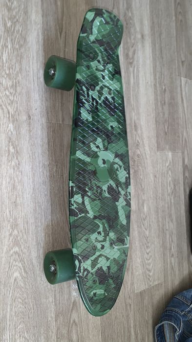 Пенніборд( пластиковий скейт)