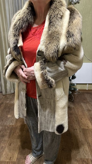 Натуральна дублянка цікавого крою