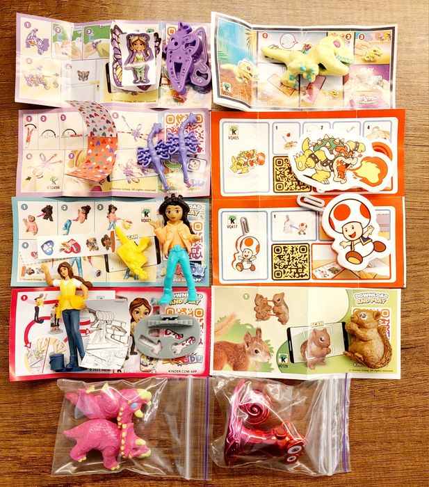 Kinder іграшки різні, новорічні серії 2024,2023