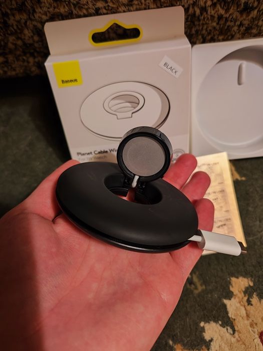 Органайзер для кабеля Apple Watch от Baseus. Черного цвета