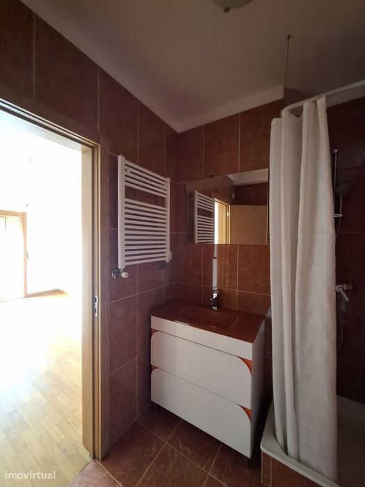 Apartamento para Arrendamento em Excelente Estado