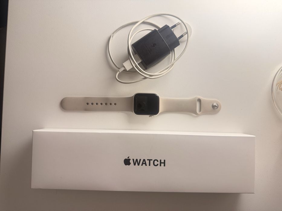 Apple Watch SE 2. generacji 40 mm Starlight + 2 paski + ładowarka