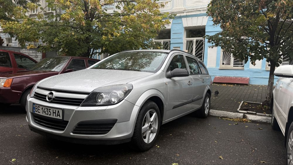 Автомобиль в очень хорошем состоянии! 
Ни крашена ни одна деталь, крайне сложно найти автомобиль без единого подкраса… 
Проблем по технике нет, все обслуживалось вовремя и по регламенту, можем проверить  на любом СТО.