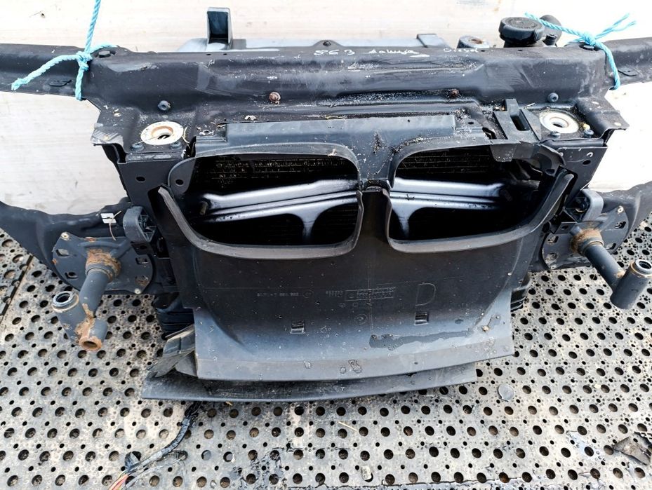 Bmw 318 E46 Coupe 1.9B Pas Przedni Komplet Automat Żaluzja